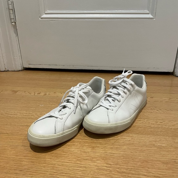 Veja white sneakers - Picture 1 of 3